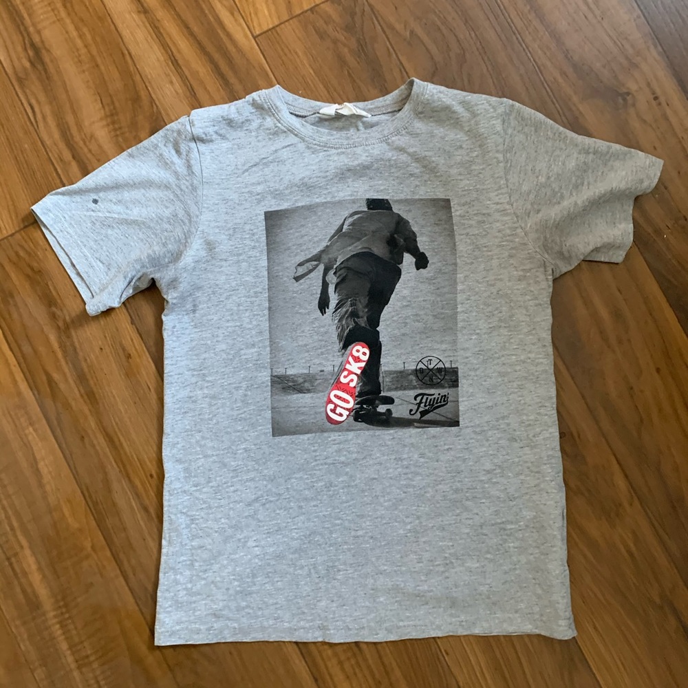H&M graphic skate t-shirt in gray size 10-12y